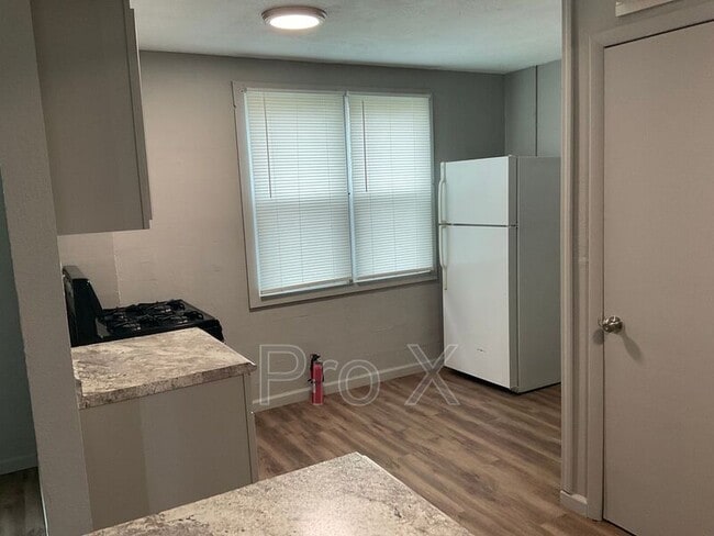 Building Photo - 304 E Park St