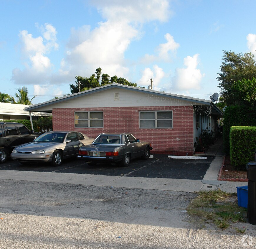 Primary Photo - 417 SE 12th Ct
