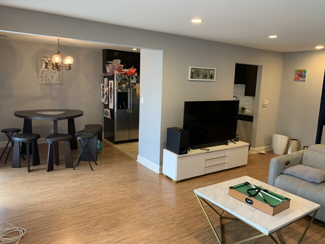 Foto del edificio - 625 W Huntington Commons Rd