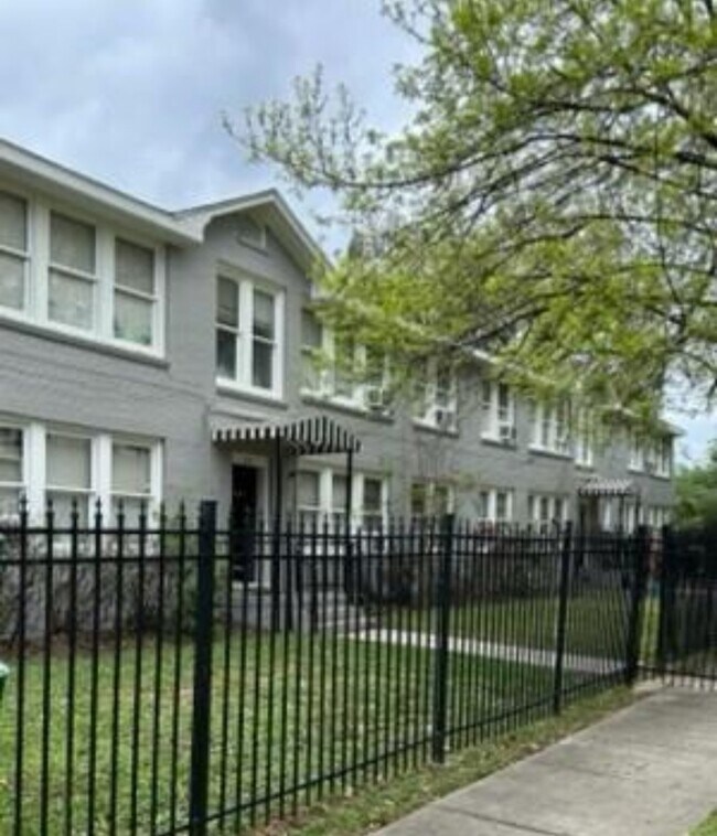 Foto del edificio - 4414 Woodside St