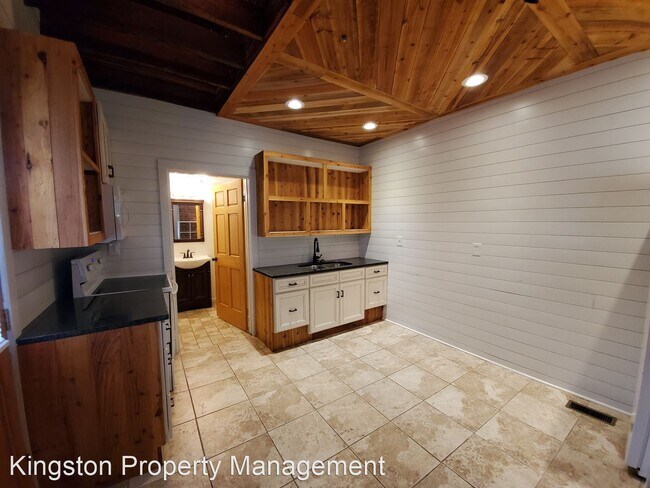 Building Photo - Studio, 1 bath House - 322 Clay Avenue Unit 2