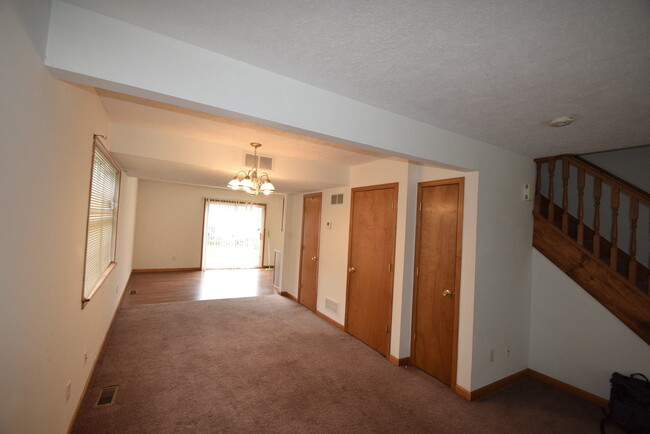 Building Photo - 3 bedroom / 1.5 bathroom Town Home in Ches...