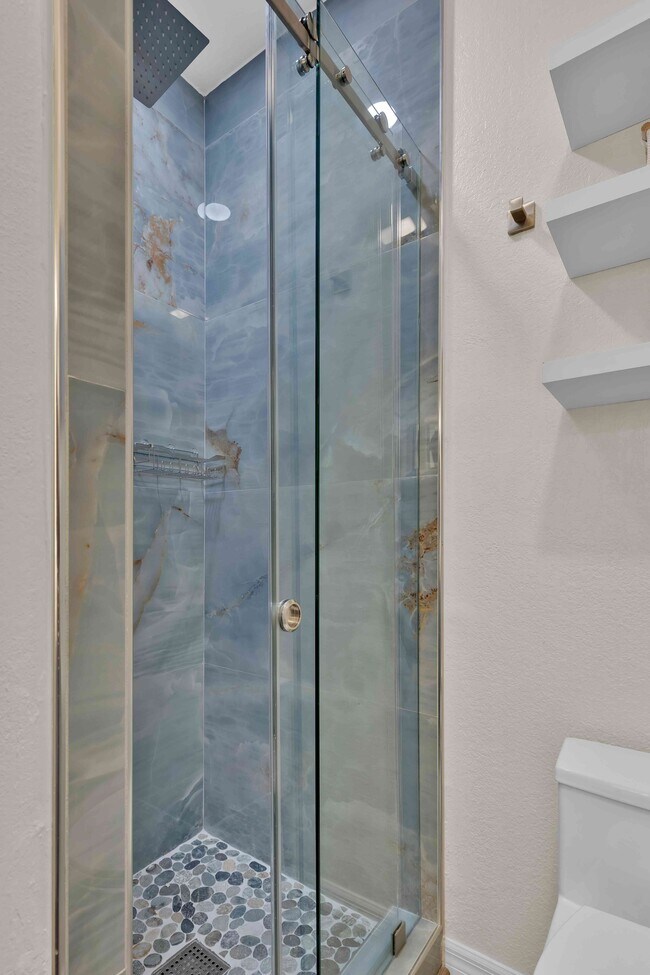 Hall way bath with shower - 111 E Hibiscus St