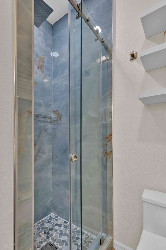 Hall way bath with shower - 111 E Hibiscus St