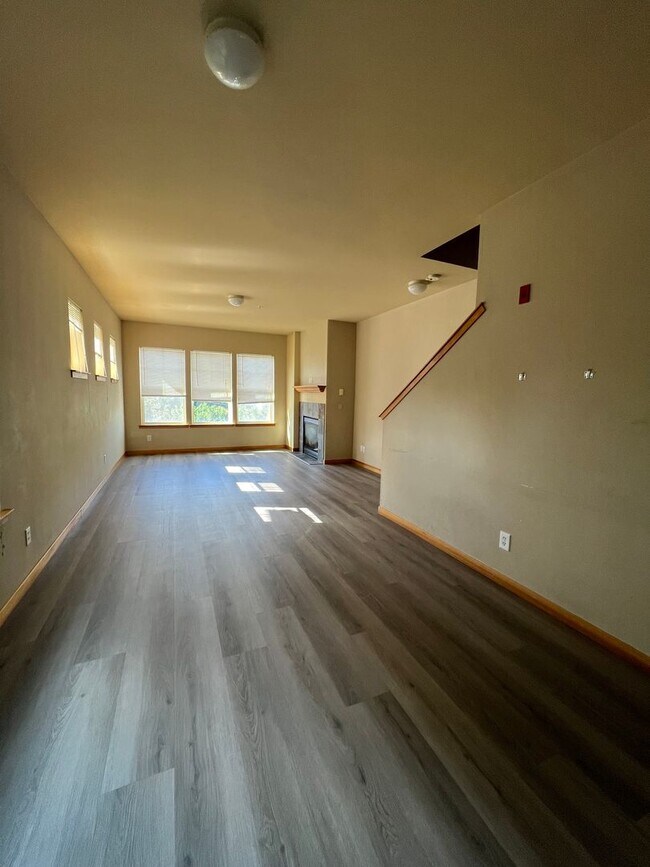 Building Photo - 216 Ashley Ave