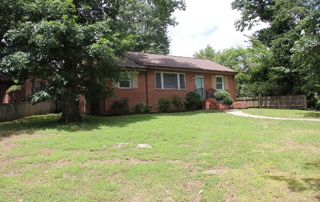 Foto del edificio - 3707 Brookside Rd
