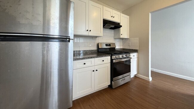Building Photo - 105 Nesmith St