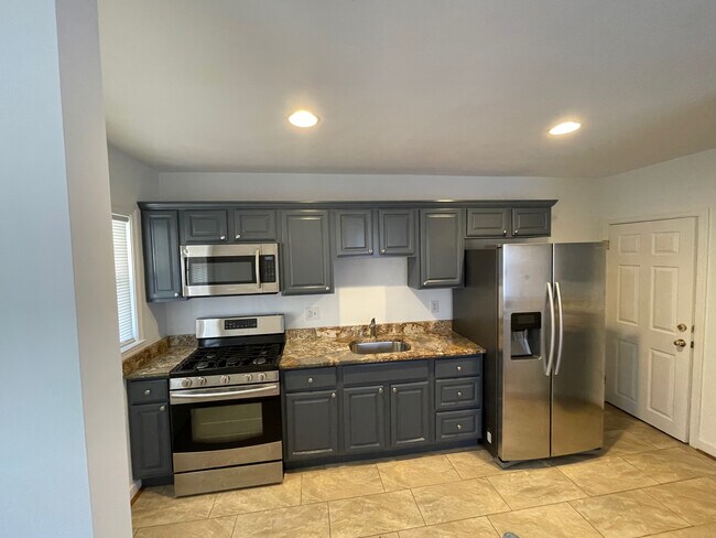 Building Photo - 2541 W Cold Spring Ln