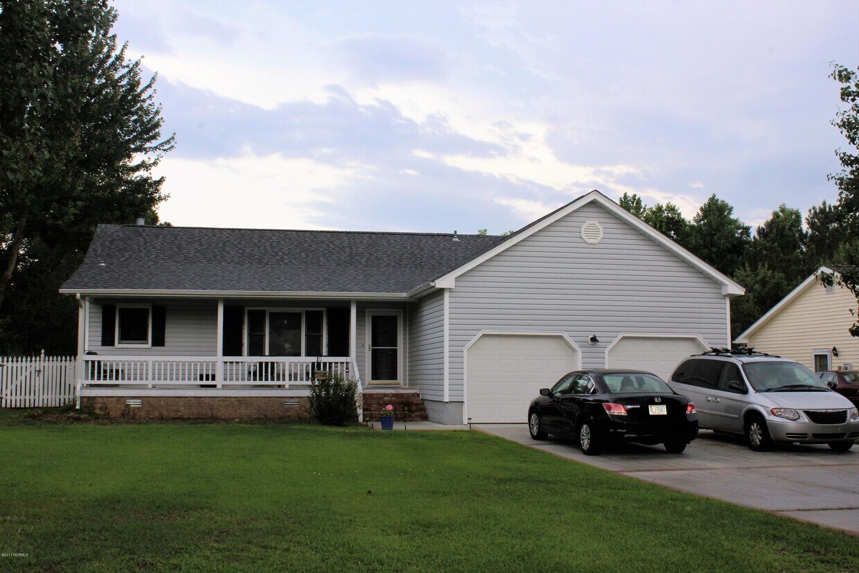 Foto principal - 296 River Reach Dr