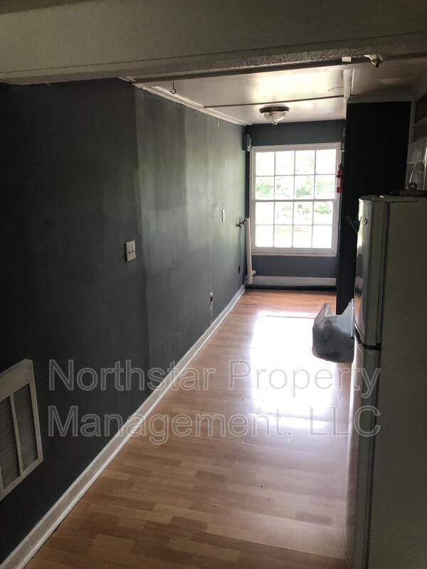 Building Photo - 104 Nichols St