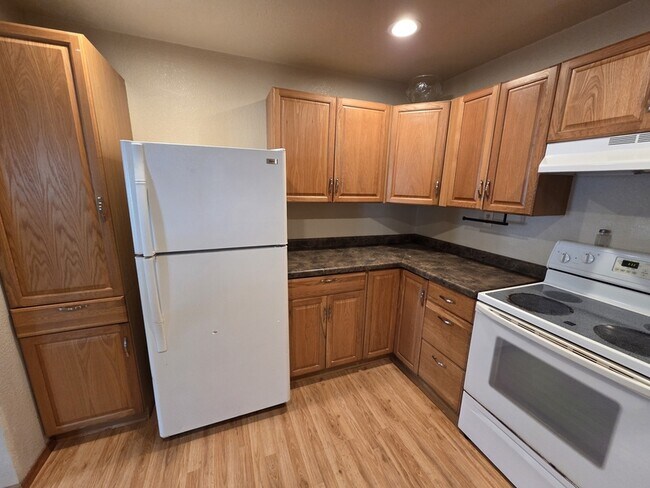 Building Photo - 713 E Goodall St