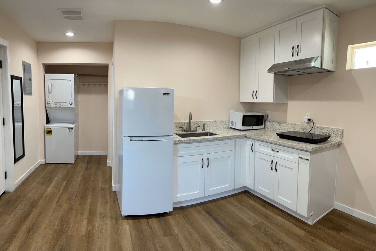 18005 Martha St Unit Guesthouse, Encino, CA 91316 Apartments in