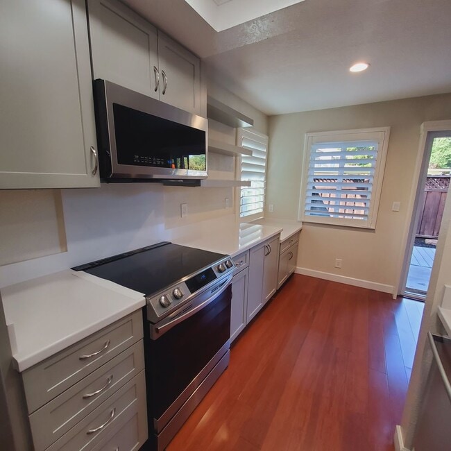 Foto del edificio - Easy Living @ Gorgeous 2bd/2ba in Cobblest...