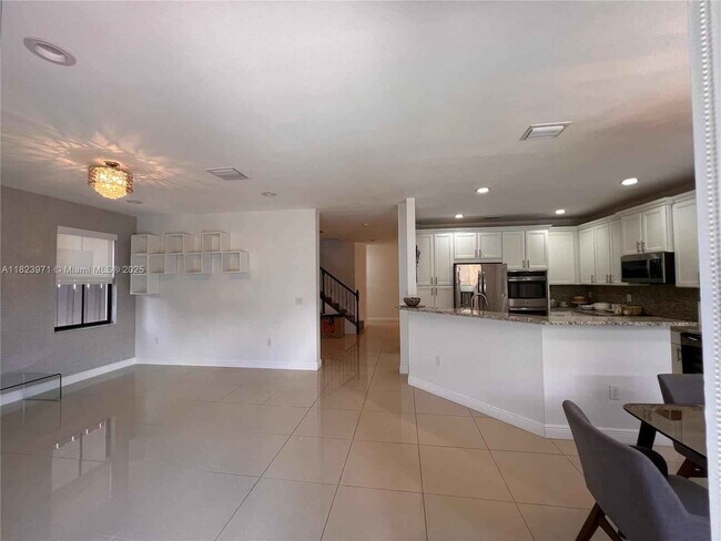 Foto del edificio - 8744 NW 99th Path