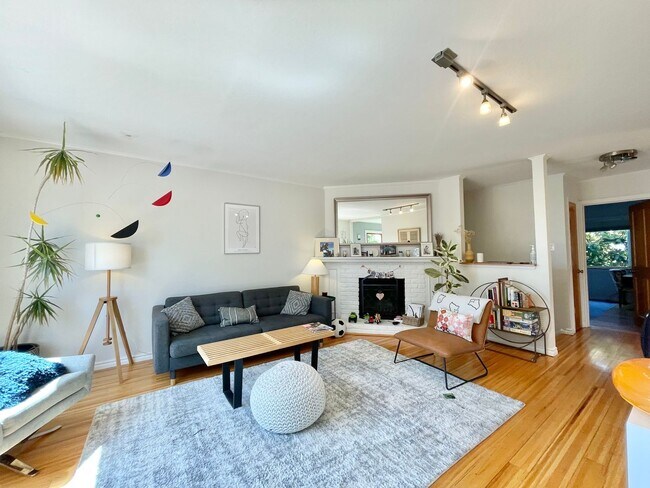 Building Photo - Bernal Hts. Spacious, Beautiful, Remodeled...