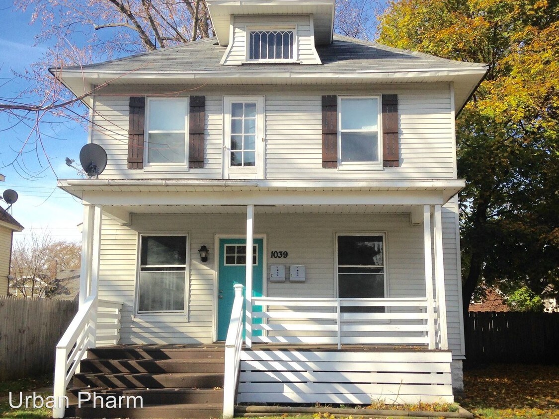 Primary Photo - 1039 Tamarack Ave NW