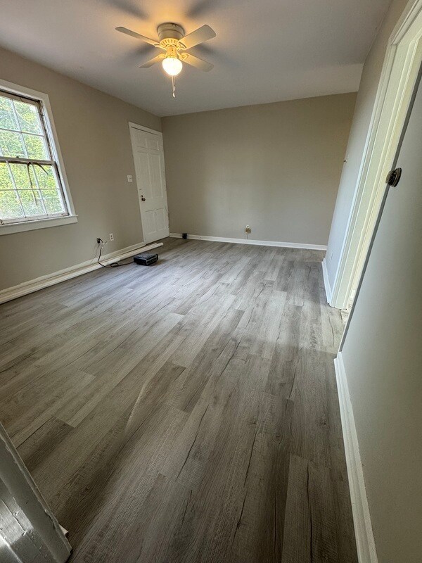 Foto del edificio - 1201 Nelwood Dr