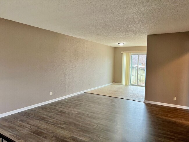 Foto del edificio - Spacious 3 bedroom Duplex