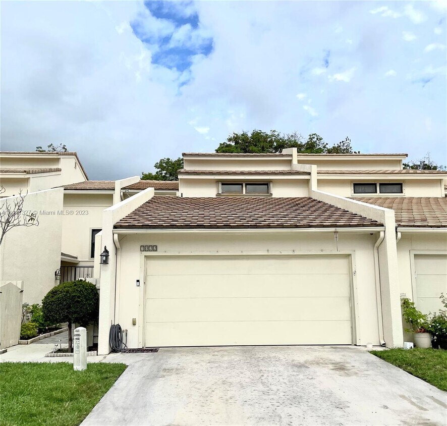 Primary Photo - 7022 Edgemere Terrace