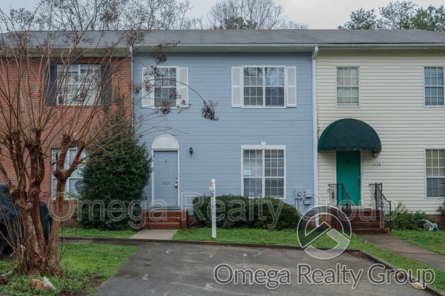 Building Photo - 1934 Live Oak Trce