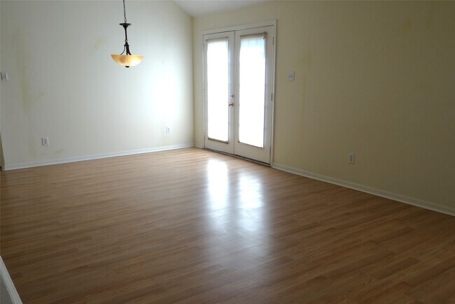 Building Photo - 15911 Timber Chase Dr