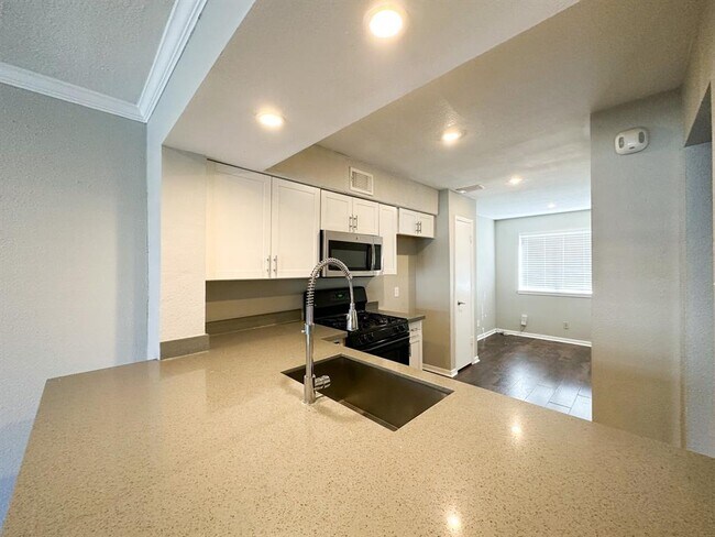 Foto del edificio - 15314 Gorham Dr