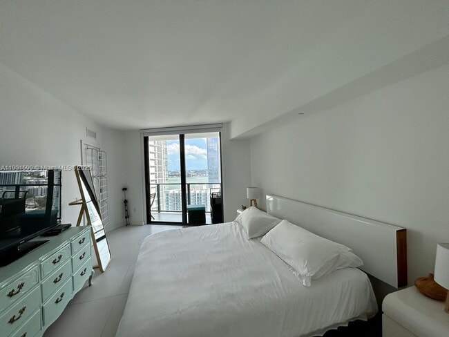 Building Photo - 501 NE 31st St