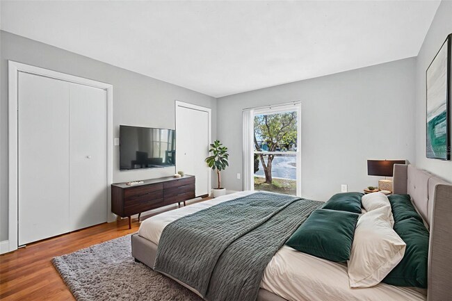 Foto del edificio - 8233 Redfield Dr