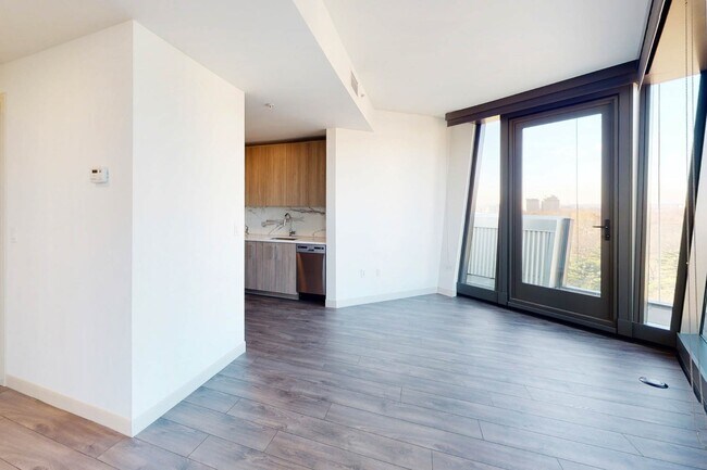 Interior Photo - One Hundred Above the Park
