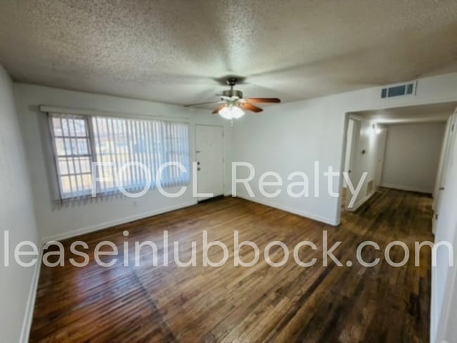 Building Photo - 2 bedroom + office, 1 car garage