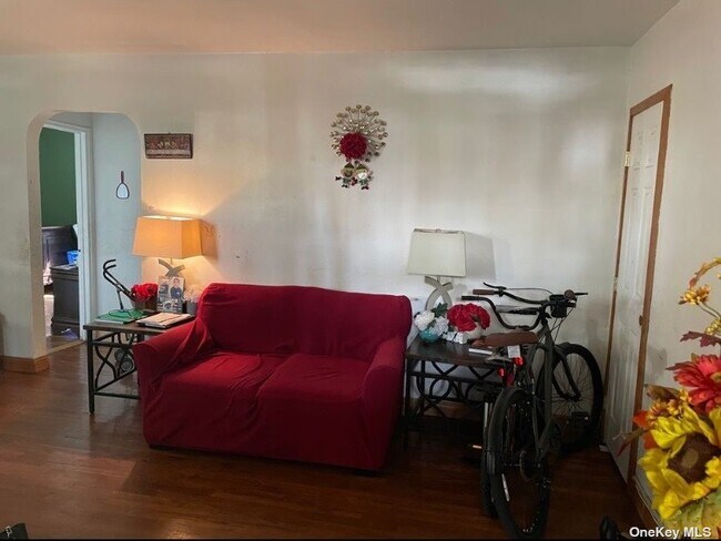 Foto del edificio - 254-10 75th Ave