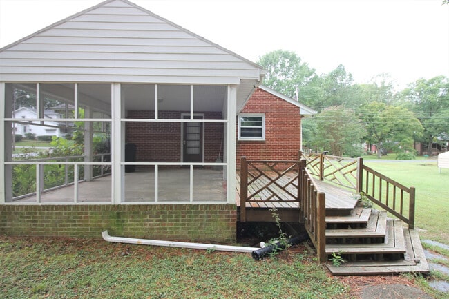 Building Photo - 1700 13th St, Victoria, VA