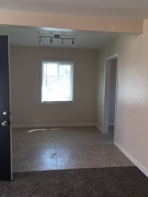 Building Photo - 1215