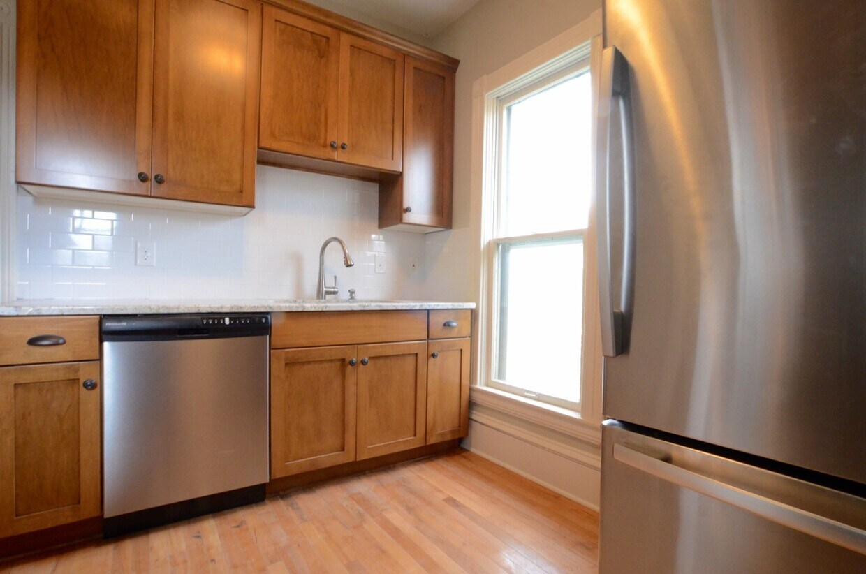 Primary Photo - 1334 Madison St NE