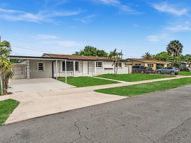 Foto del edificio - 19021 NW 23rd Ct