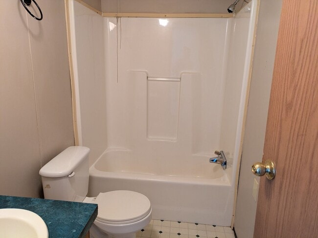 Building Photo - Springs Road Estates Unit#25