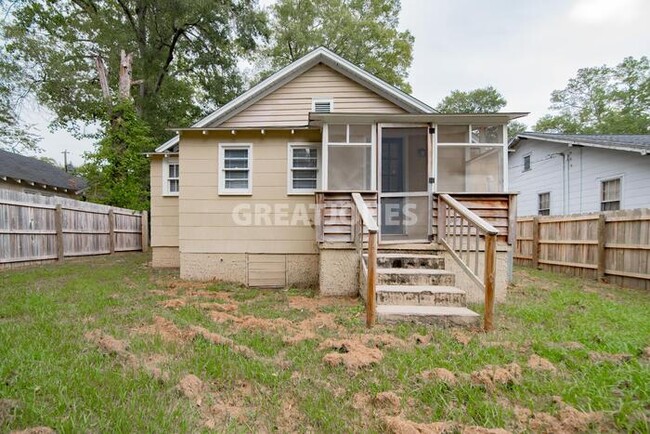 Building Photo - 1409 Highland Ave