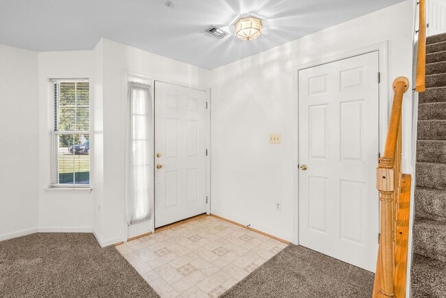 Foto del edificio - 2 Bed 1.5 Bath - Germantown Condo - Attach...