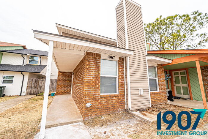 Primary Photo - Updated 2-Bed, 1.5-Bath Townhome in NW Nor...