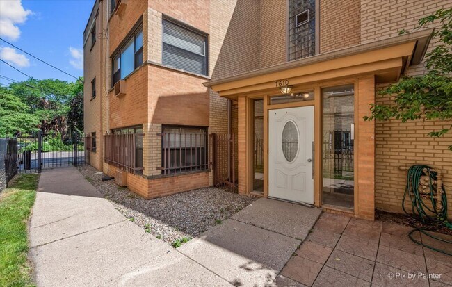 Foto del edificio - 7608 N Rogers Ave