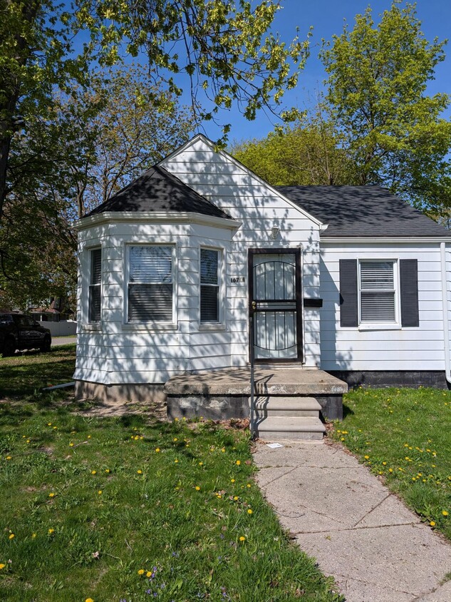 Foto principal - 16701 Stahelin Ave