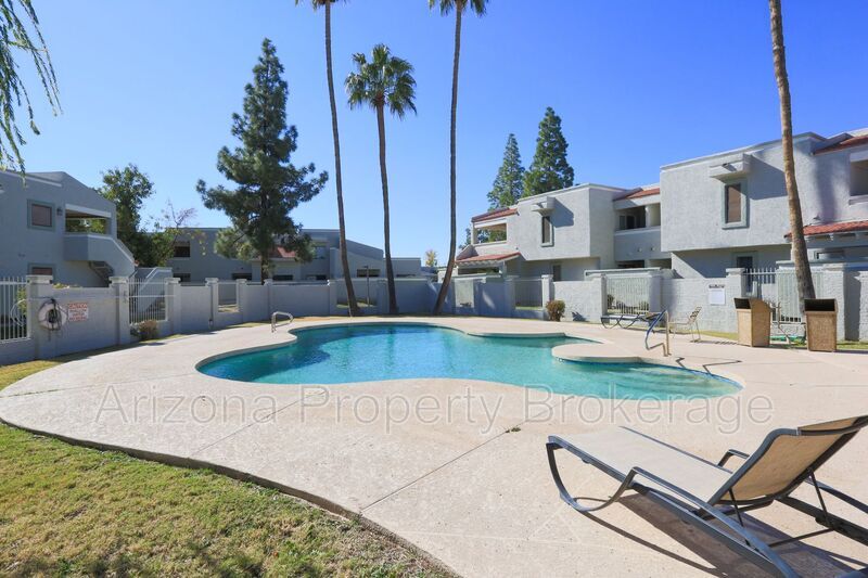 Foto principal - 850 S River Dr