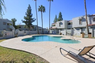 Building Photo - 850 S River Dr