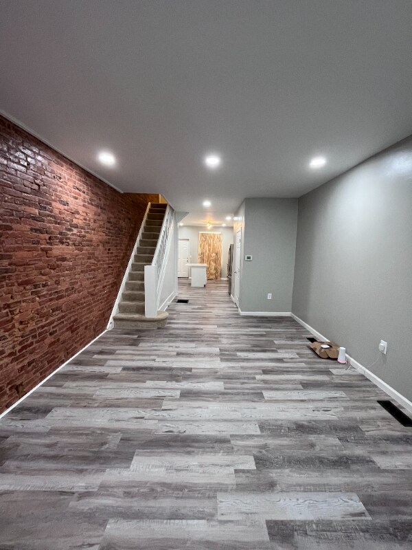 Building Photo - 505 N Kenwood Ave