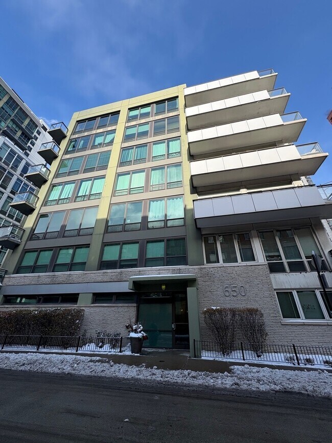 Building Photo - 650 W Wayman St