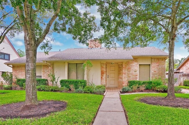 Building Photo - 2844 Pepperwood Drive, Sugar Land, TX 7747...