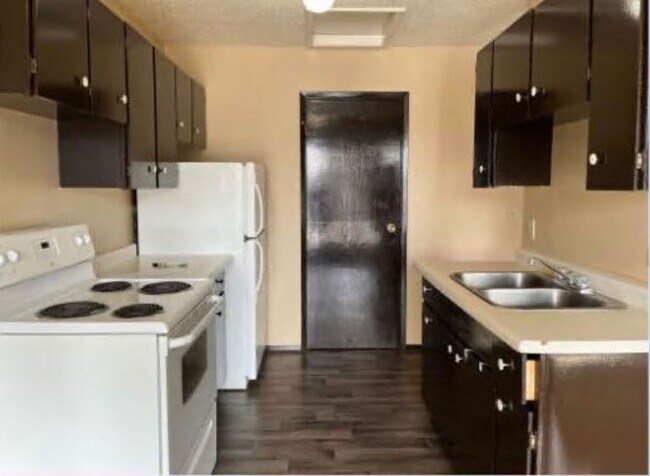 Photo du bâtiment - 3 Bed 1.5 Bath Unit in Olds, AB