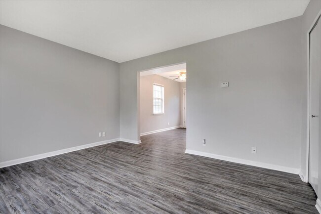 Foto del edificio - Two bedroom bath and half Townhome