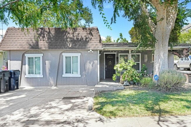 Building Photo - Beautiful 1 Bedroom Downtown Redlands Home
