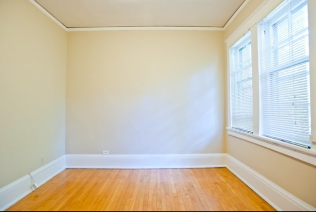 Foto del edificio - 3000 N Oakland Ave